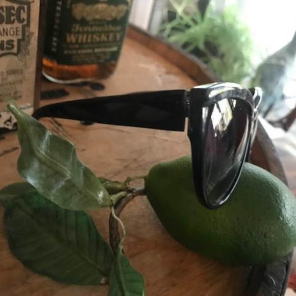 BETSEY JOHNSON Wayfare Marble UV Sunglasses 35 main image 6